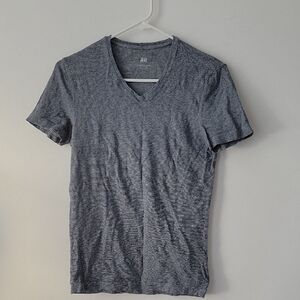 3/$8 H&M Thin Striped Men's Gray V-Neck Slim Fit T-Shirt
